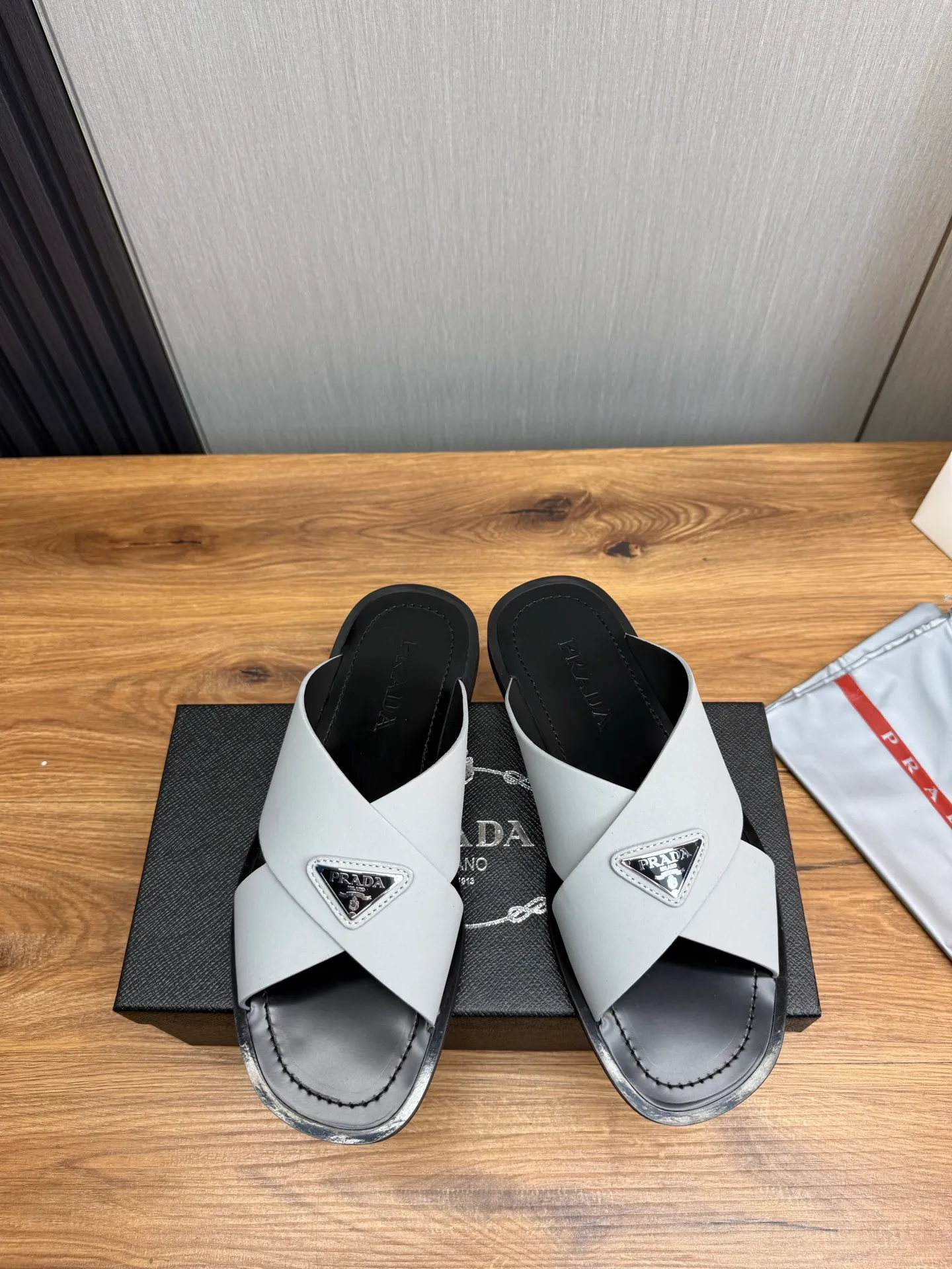 Factory price 340💰 ＰＲＡＤＡPrada - popular men's slippers hot sale 🔥 🩴Official website one to one production 38-45 sizes 45 46 🉑️Customized!
